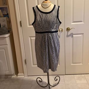 NEW w/ Tags -- Chic Navy/White Signature by Robbie Bee Dress -- Size 14